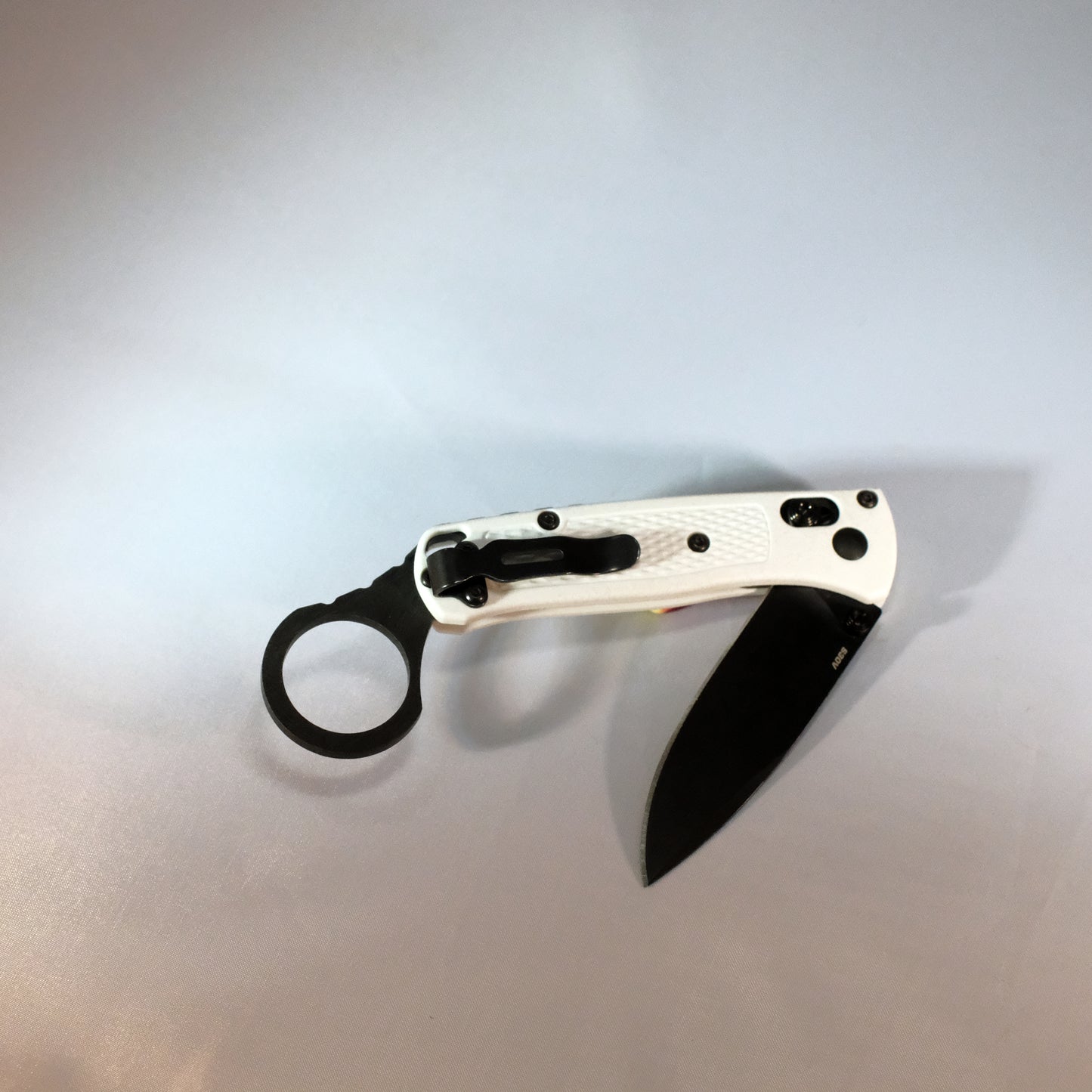 Benchmade Knives BACKSPACERS: KnockOut KARAMBIT 535 Mini Bugout