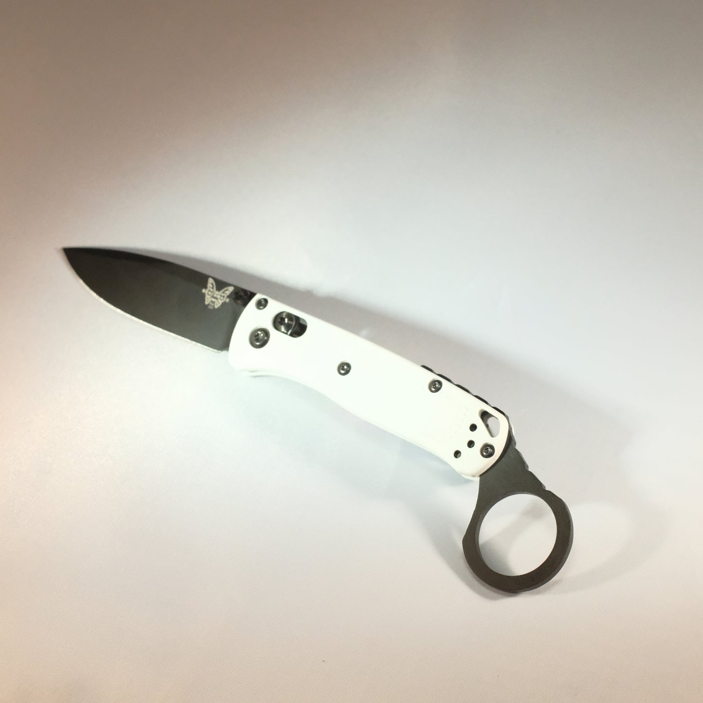 Benchmade Knives BACKSPACERS: KnockOut KARAMBIT 535 Mini Bugout